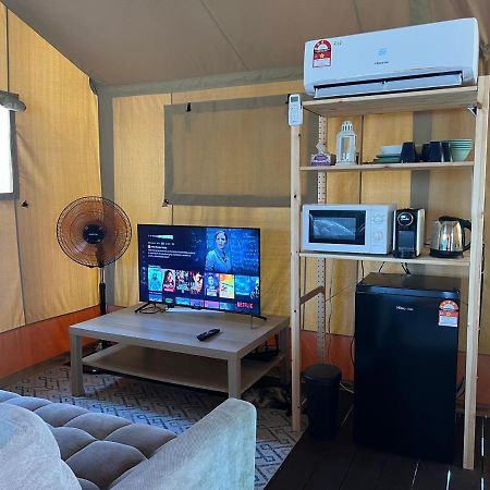 Rembulan Escape - Beachfront Safari Tent Кампунг Пенарик Экстерьер фото
