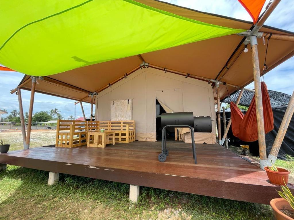 Rembulan Escape - Beachfront Safari Tent Кампунг Пенарик Экстерьер фото